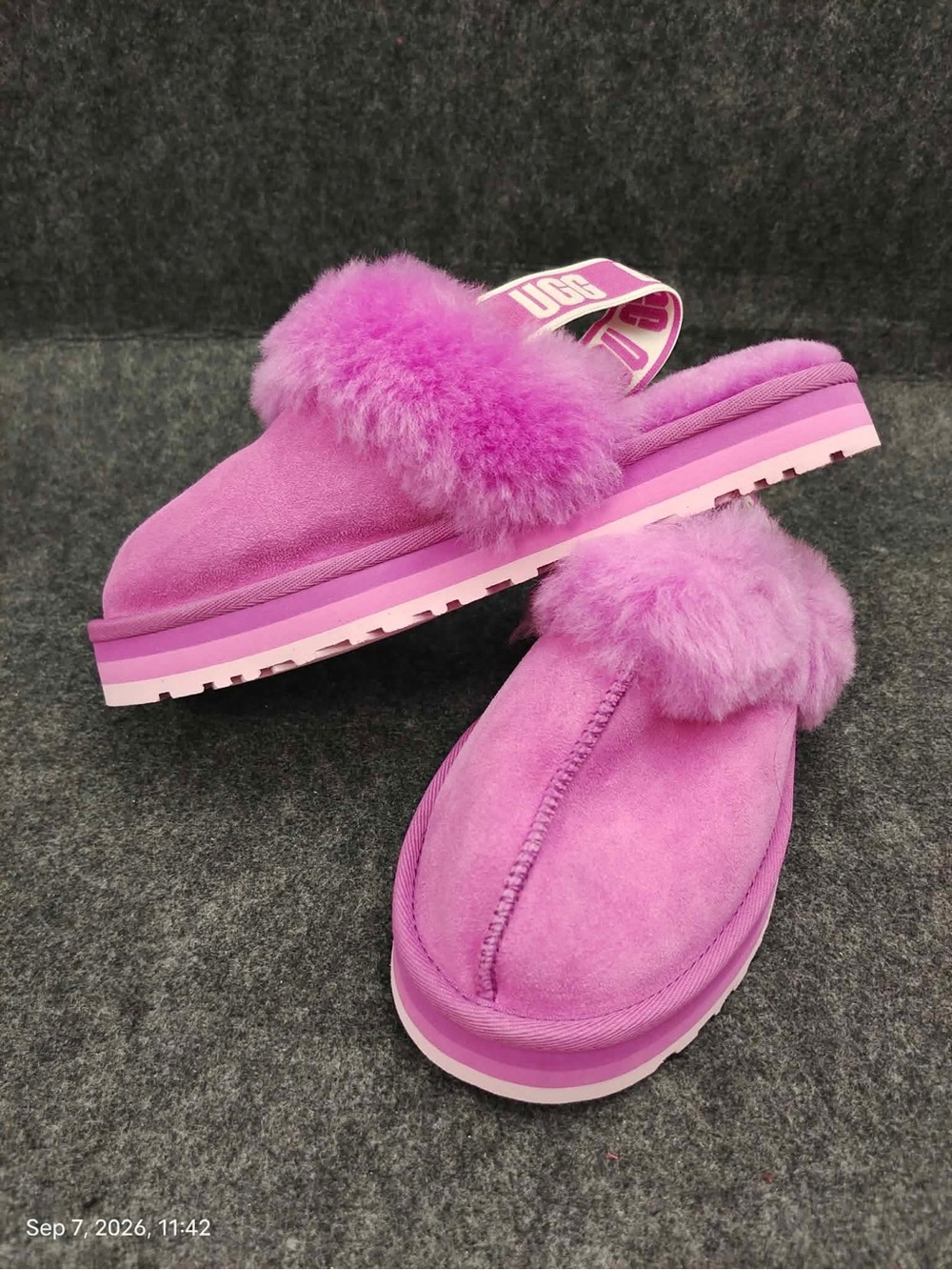 NWOB UGG Girls Funkette Platform Slipper Size 36 US 4 Purple Pink